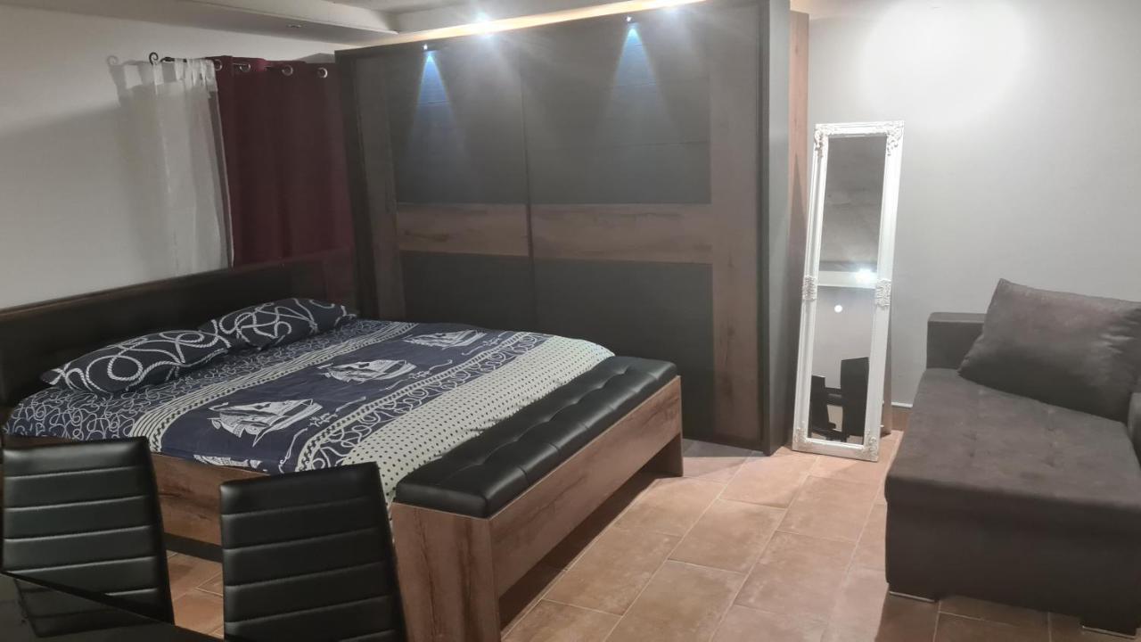 Doki Basement Apartmán Pula